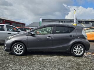 2012 Toyota Aqua G Model Push Start and Reversing Camera image 297928