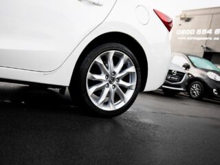 2014 Mazda Axela 20S Leather-PKG, Hybrid, Heated seats image 298105