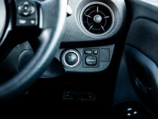 2016 Toyota Vitz U spec, Push Start,Reverse camera image 295717