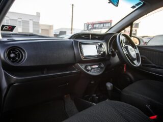 2017 Toyota Vitz F model Hybrid, Push start image 296645