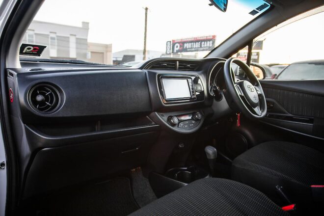 2017 Toyota Vitz F model Hybrid, Push start image 296645