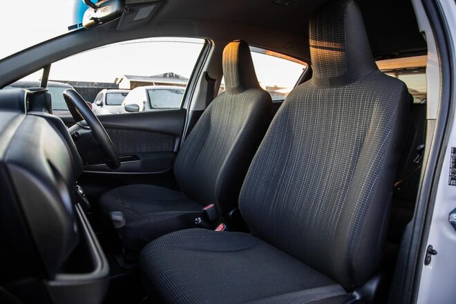 2017 Toyota Vitz F model Hybrid, Push start image 296644