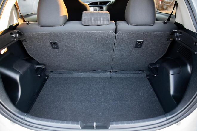 2017 Toyota Vitz F model Hybrid, Push start image 296647