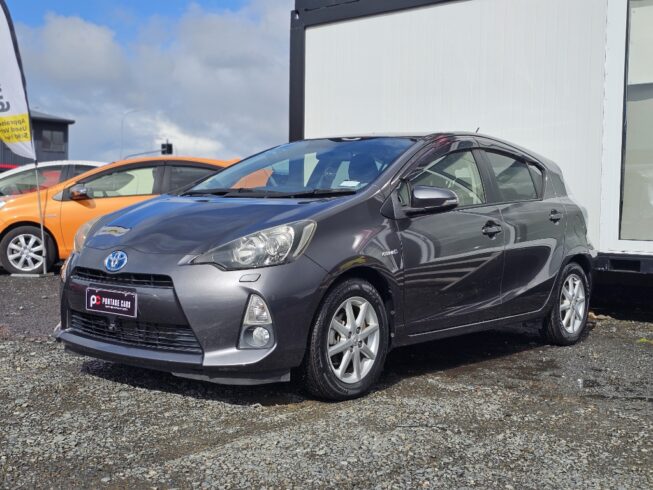 2012 Toyota Aqua G Model Push Start and Reversing Camera image 297923