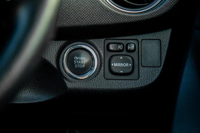 2016 Toyota Vitz F model, I stop, Push start image 295657