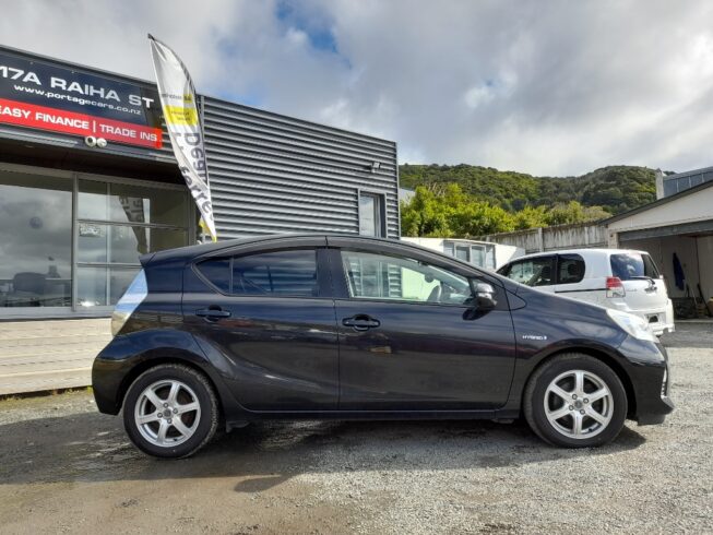 2015 Toyota Aqua Hybrid S Model, Push Start image 298069