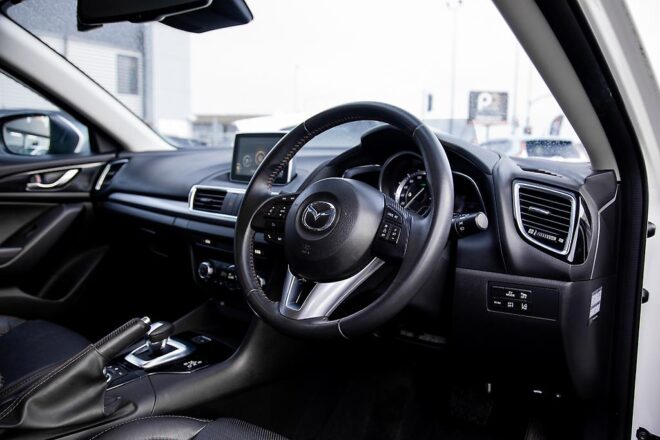 2014 Mazda Axela 20S Leather-PKG, Hybrid, Heated seats image 298109