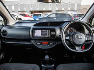 2017 Toyota Vitz F model Hybrid, Push start image 296634