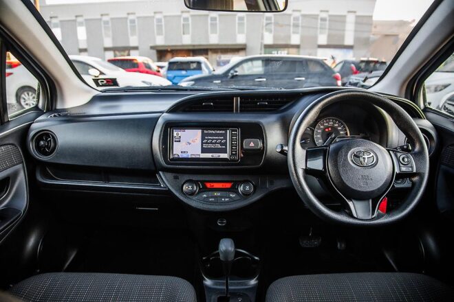 2017 Toyota Vitz F model Hybrid, Push start image 296634