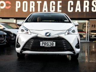 2017 Toyota Vitz F model Hybrid, Push start image 296629