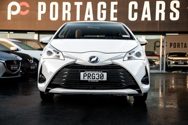 2017 Toyota Vitz F model Hybrid, Push start image 296629