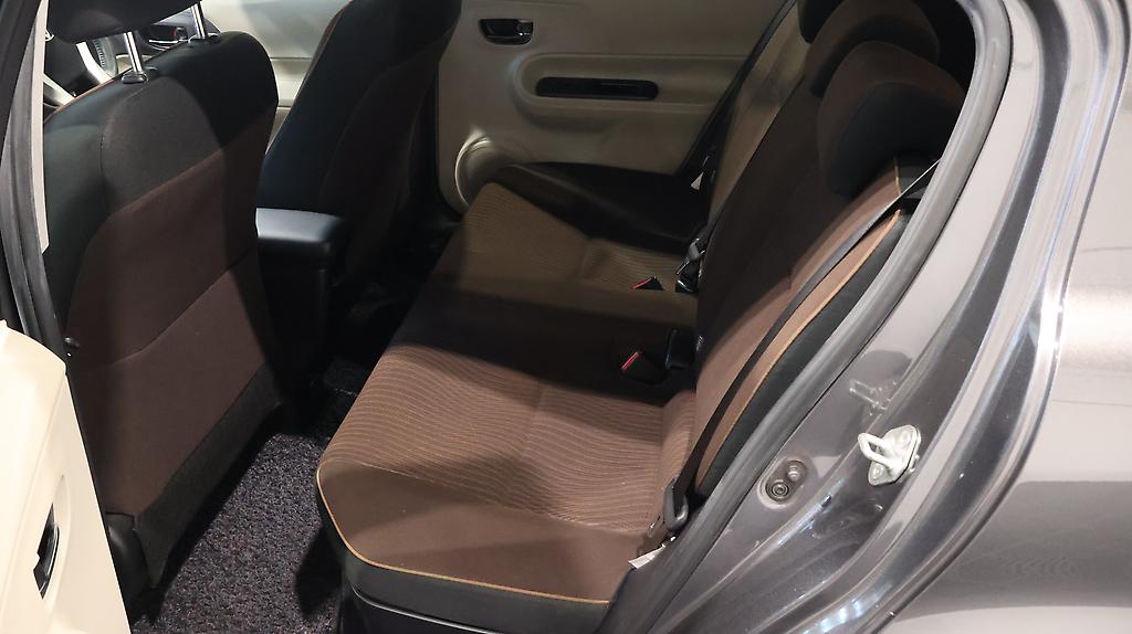 Toyota Aqua G Model Push Start and Reversing Camera image 314830