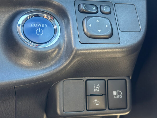 2017 Toyota Aqua X-Urban Crossover image 297190