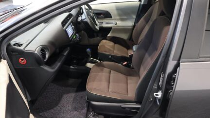 Toyota Aqua G Model Push Start and Reversing Camera image 314829