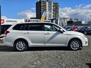 2013 Toyota Corolla Fielder Hybrid G Model – Push Button Start image 298299