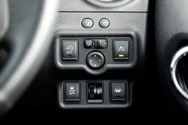 2014 Nissan Note Aero Style Emergency Barke Package image 294824