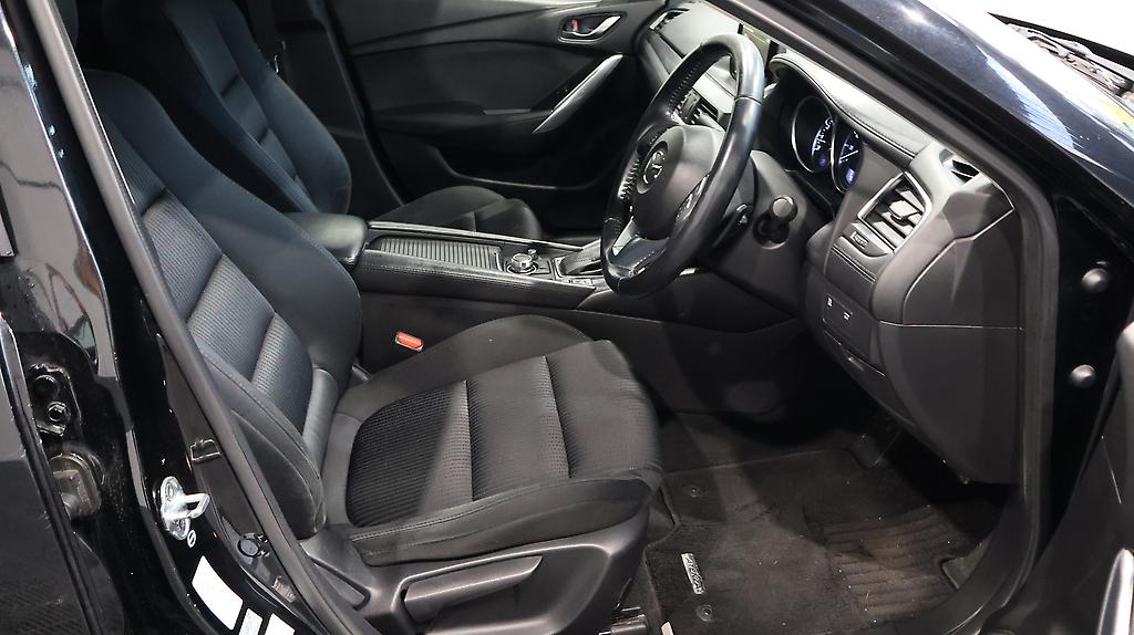 Mazda Atenza 20S – Great look in black image 317180