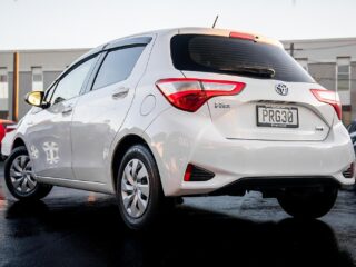 2017 Toyota Vitz F model Hybrid, Push start image 296631