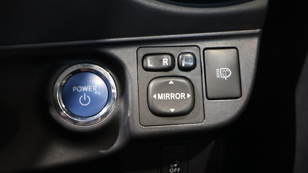 Toyota Aqua G Model Push Start and Reversing Camera image 314840