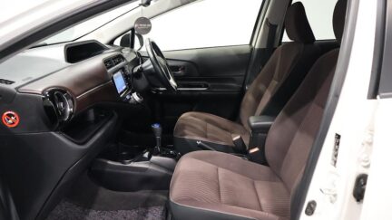 Toyota Aqua G Model, Push Start, Reverse Camera, Cruise Control image 308408