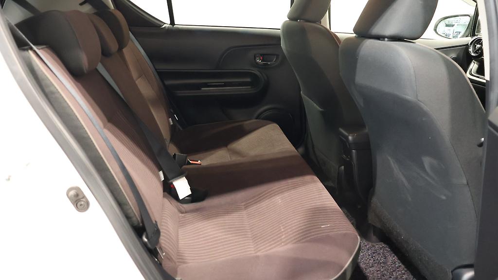 Toyota Aqua G Model, Push Start, Reverse Camera, Cruise Control image 308410