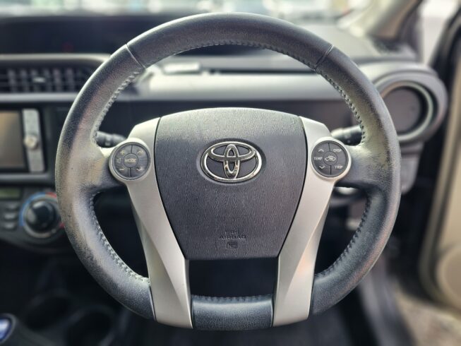 2012 Toyota Aqua G Model Push Start and Reversing Camera image 297931