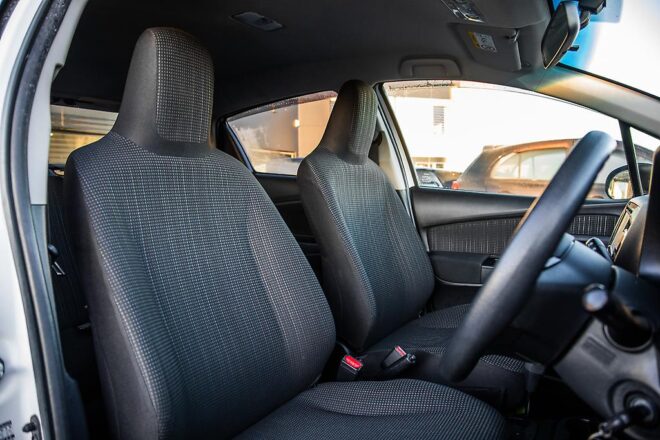 2017 Toyota Vitz F model Hybrid, Push start image 296638