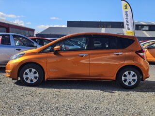 2017 Nissan Note e-power X image 296885