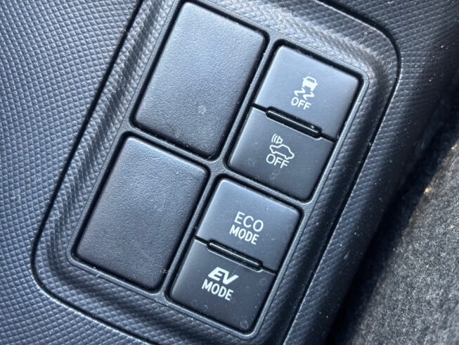 2017 Toyota Aqua X-Urban Crossover image 297188