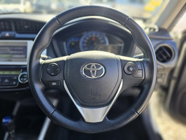 2013 Toyota Corolla Fielder Hybrid G Model – Push Button Start image 298304