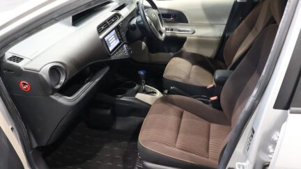 Toyota Aqua G model , Push Start, Reverse Camera image 316461