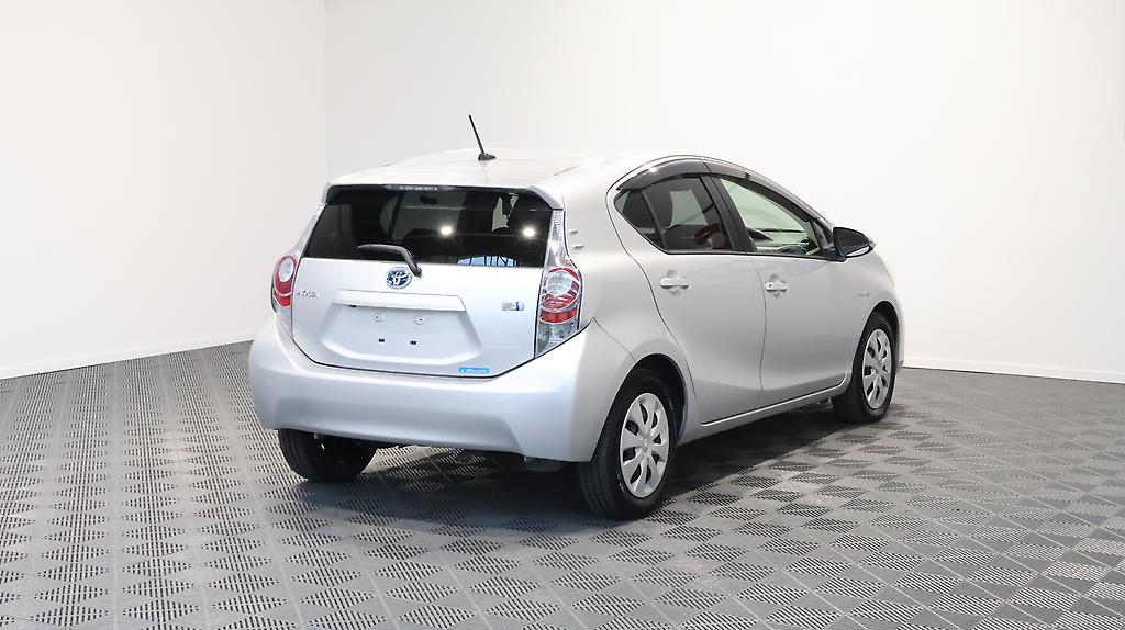 Toyota Aqua G model , Push Start, Reverse Camera image 316456