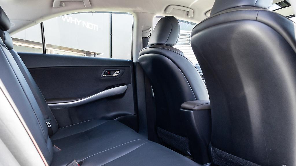 Toyota Sai G Model, Reverse camera, Heated seats , image 308603