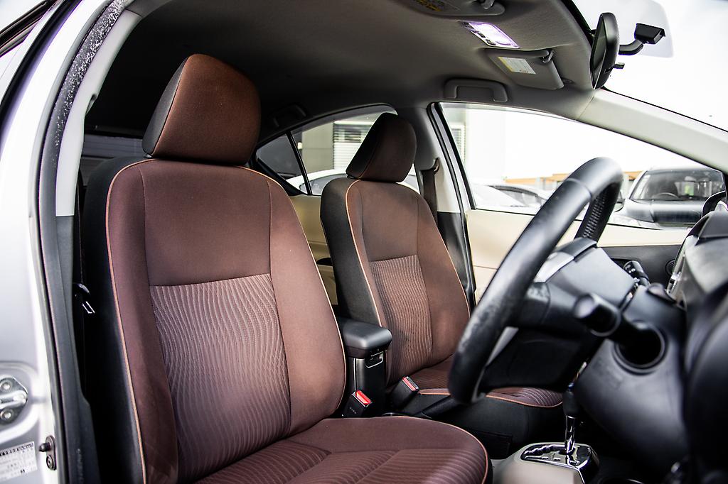 Toyota Aqua G model , Push Start, Reverse Camera image 300097