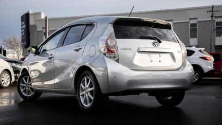 Toyota Aqua G model , Push Start, Reverse Camera image 300090