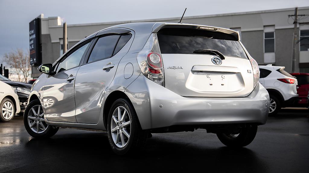 Toyota Aqua G model , Push Start, Reverse Camera image 300090