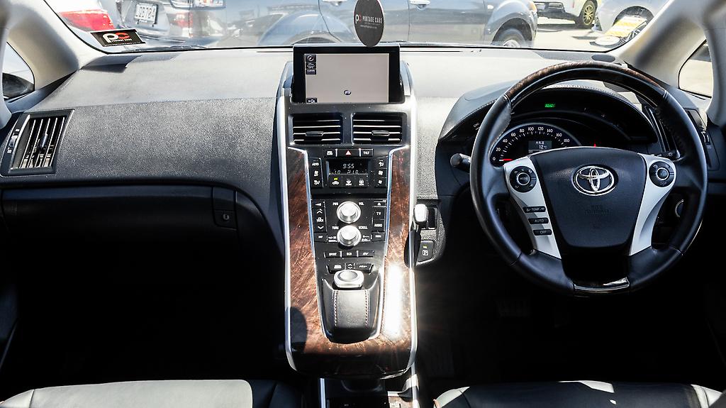 Toyota Sai G Model, Reverse camera, Heated seats , image 308600