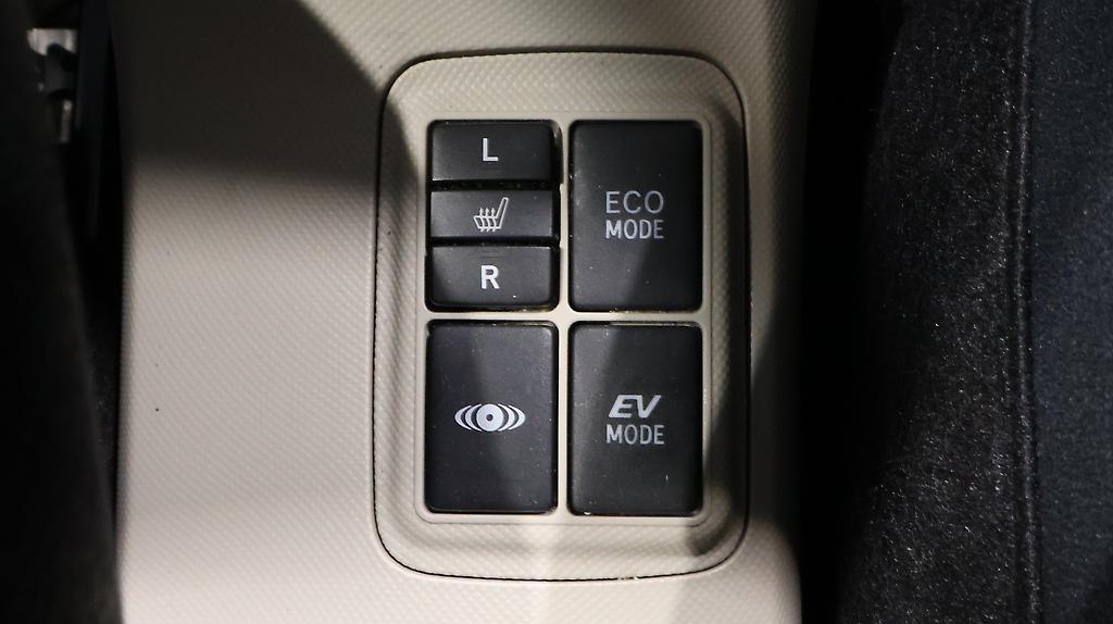 Toyota Aqua G model , Push Start, Reverse Camera image 316470