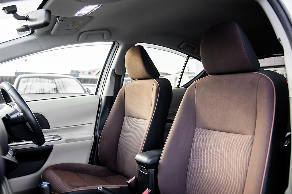 Toyota Aqua G model , Push Start, Reverse Camera image 300104