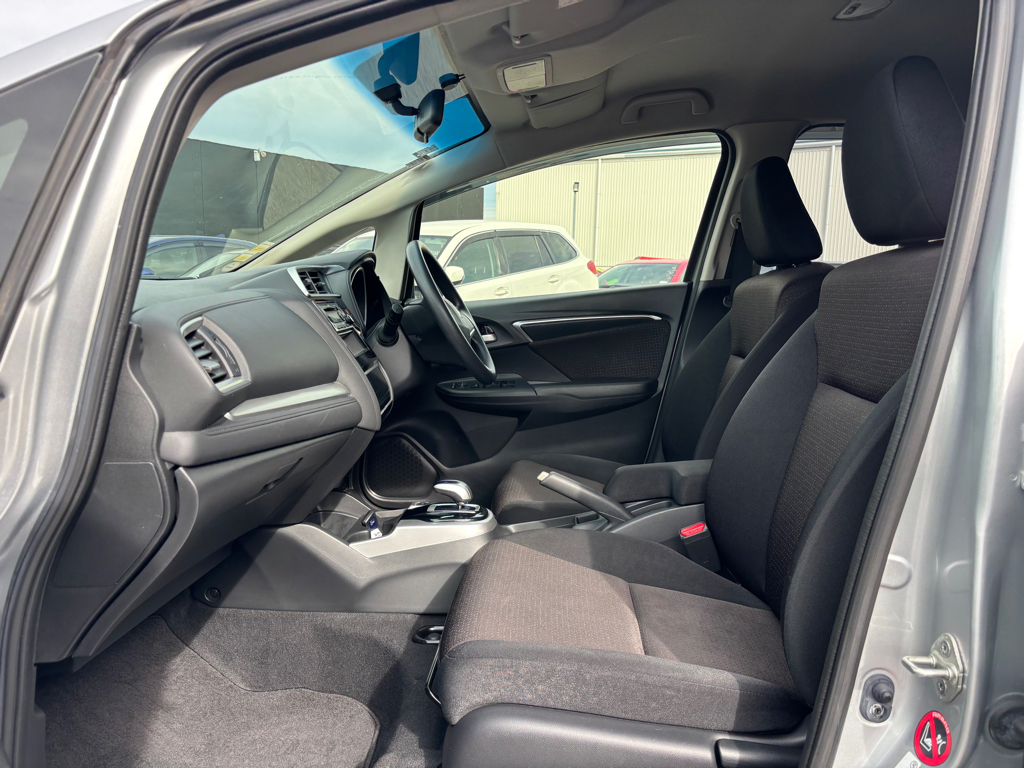 Honda Fit Hybrid F Package image 301640