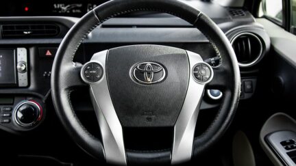 Toyota Aqua G model , Push Start, Reverse Camera image 300100