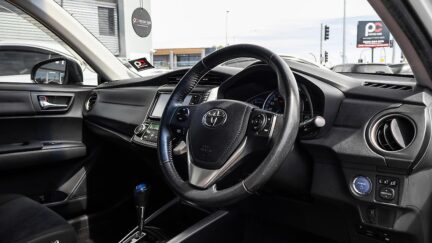 Toyota Corolla Fielder Hybrid  Push Start image 312965