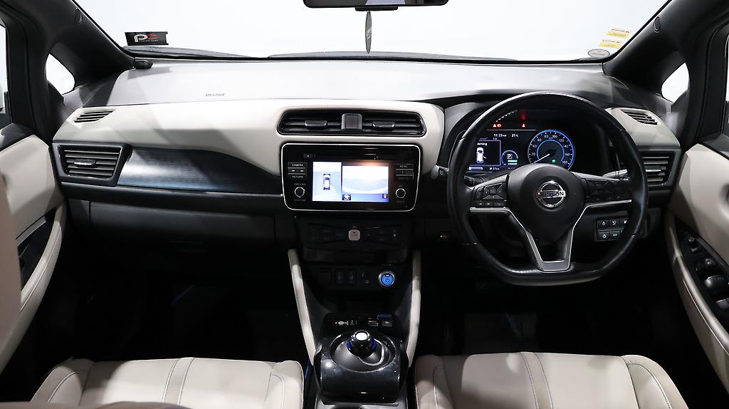 Nissan Leaf X Model, 84.6% SOH, Cruise control image 318538