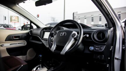 Toyota Aqua G model , Push Start, Reverse Camera image 300098