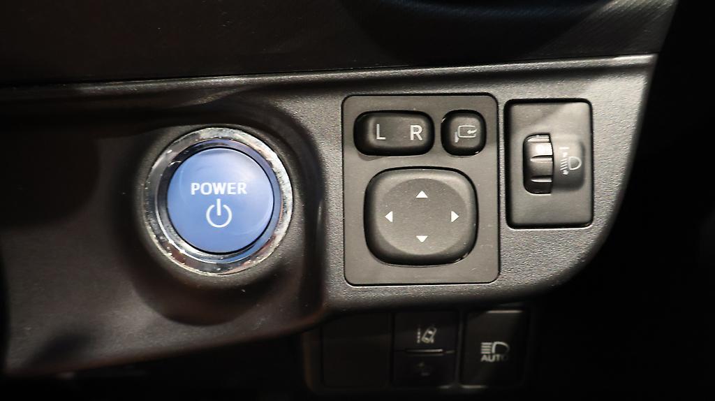 Toyota Aqua S Model, Push Start, Low KMS image 318180