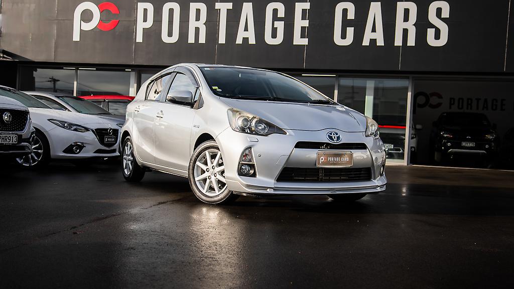 Toyota Aqua G model , Push Start, Reverse Camera image 300086