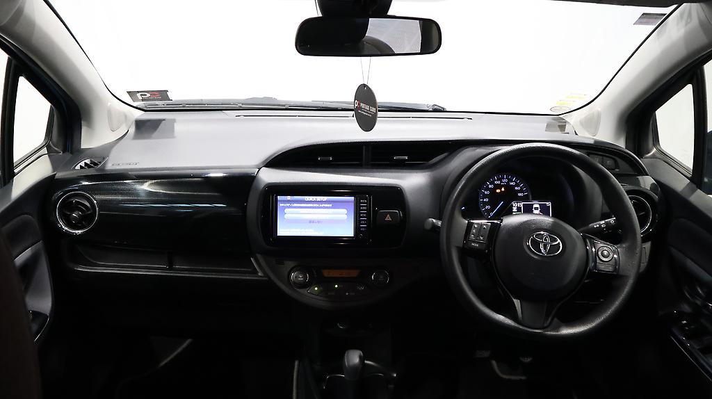 Toyota Vitz Hybrid F Safety Edition, Push Start image 317016