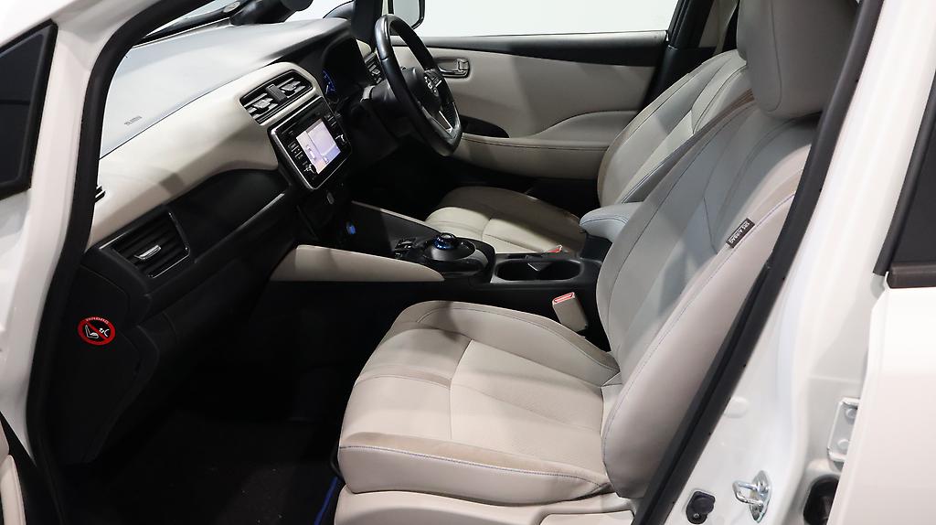 Nissan Leaf X Model, 84.6% SOH, Cruise control image 318535