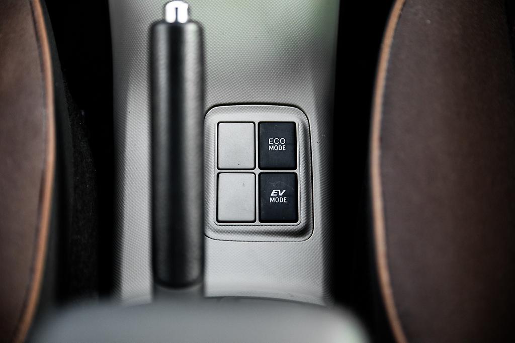 Toyota Aqua G model , Push Start, Reverse Camera image 300094