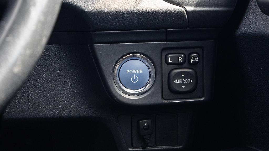 Toyota Corolla Fielder Hybrid  Push Start image 312969